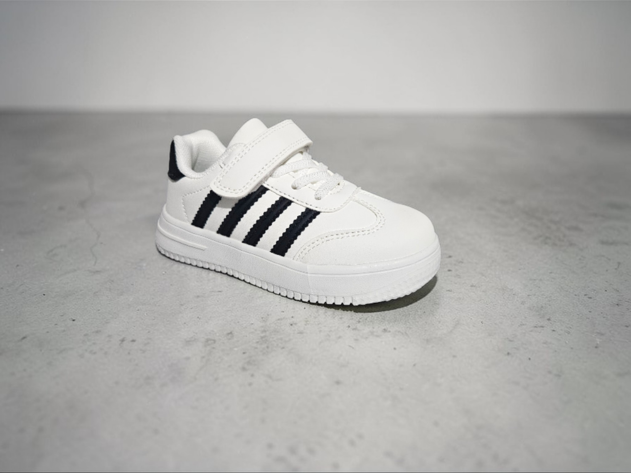 Adidași pentru copii, Model Caro, Piele ecologică, Talpă foarte ușoară, Inchidere cu Arici și șiret elastic