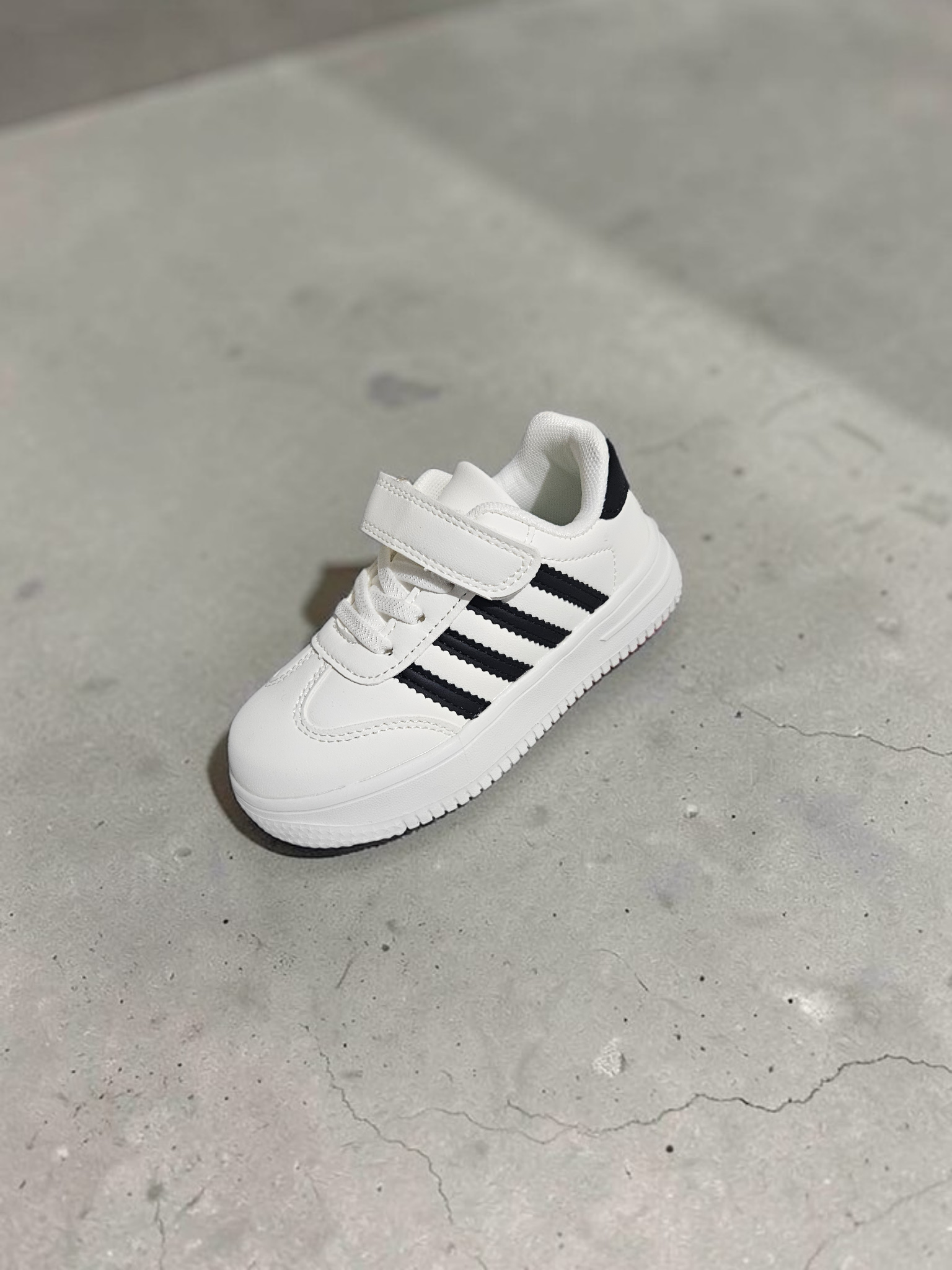 Adidași pentru copii, Model Caro, Piele ecologică, Talpă foarte ușoară, Inchidere cu Arici și șiret elastic