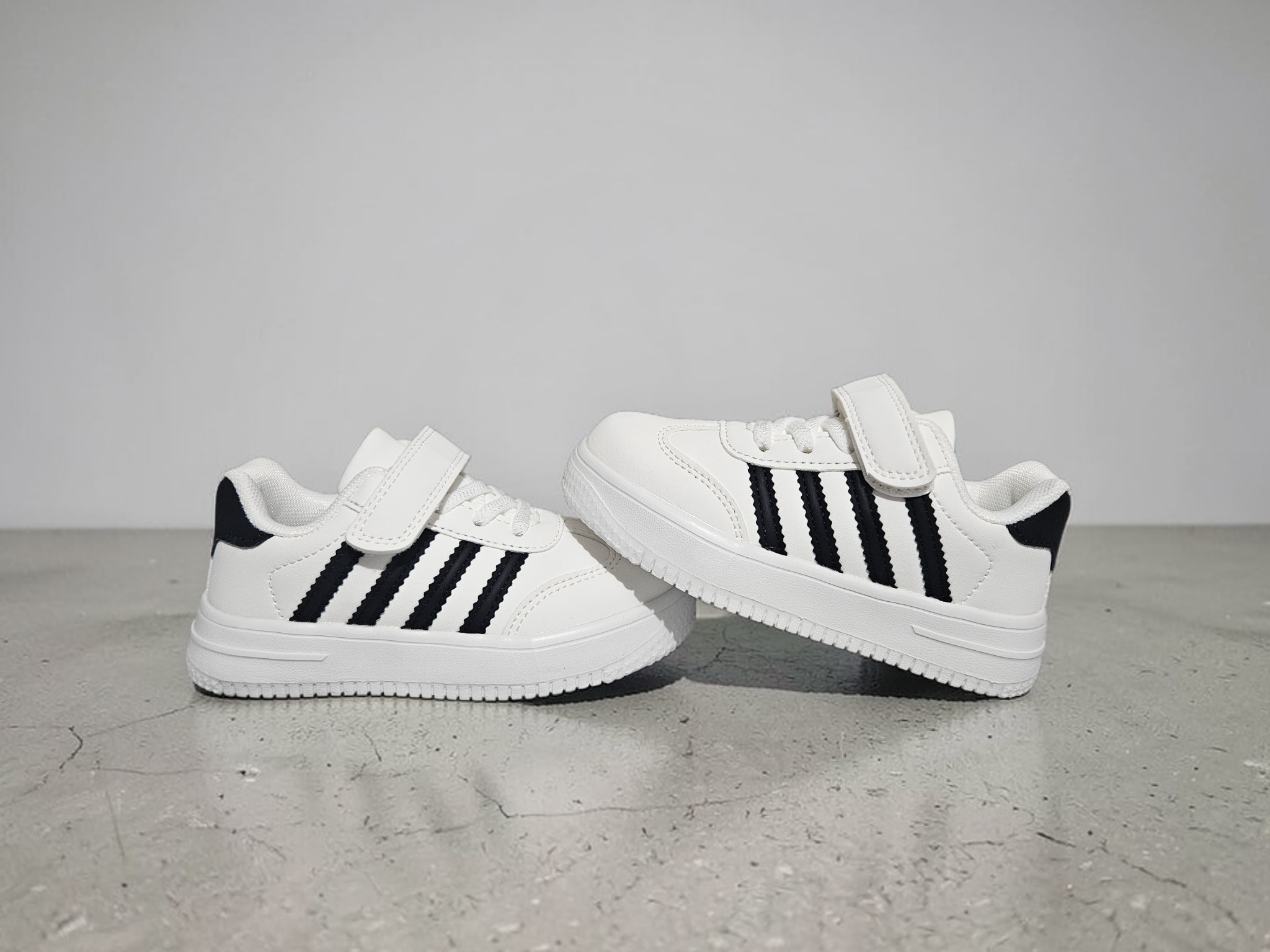 Adidași pentru copii, Model Caro, Piele ecologică, Talpă foarte ușoară, Inchidere cu Arici și șiret elastic