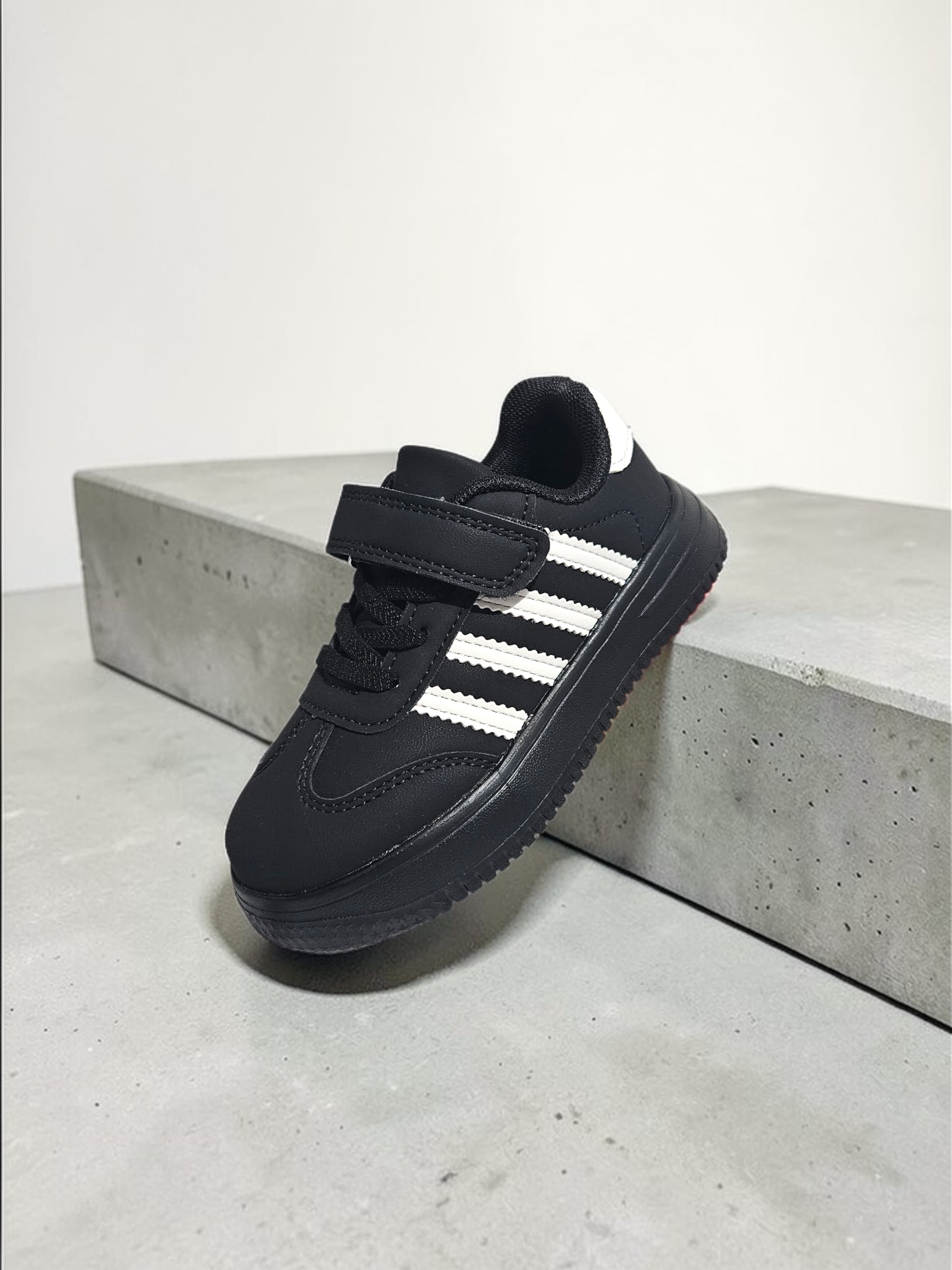 Adidași pentru copii, Model Caro, Piele ecologică, Talpă foarte ușoară, Inchidere cu Arici și șiret elastic