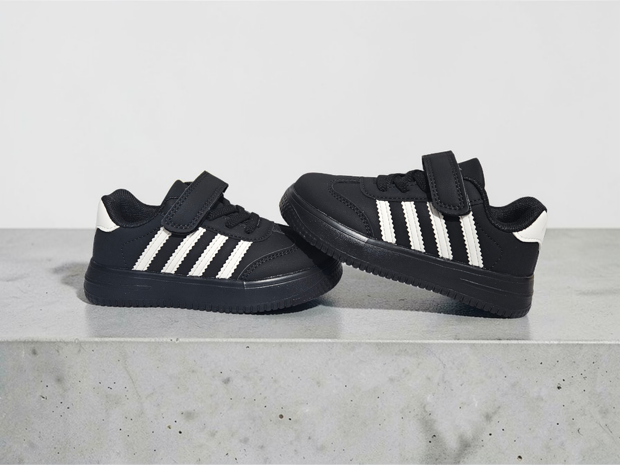 Adidași pentru copii, Model Caro, Piele ecologică, Talpă foarte ușoară, Inchidere cu Arici și șiret elastic