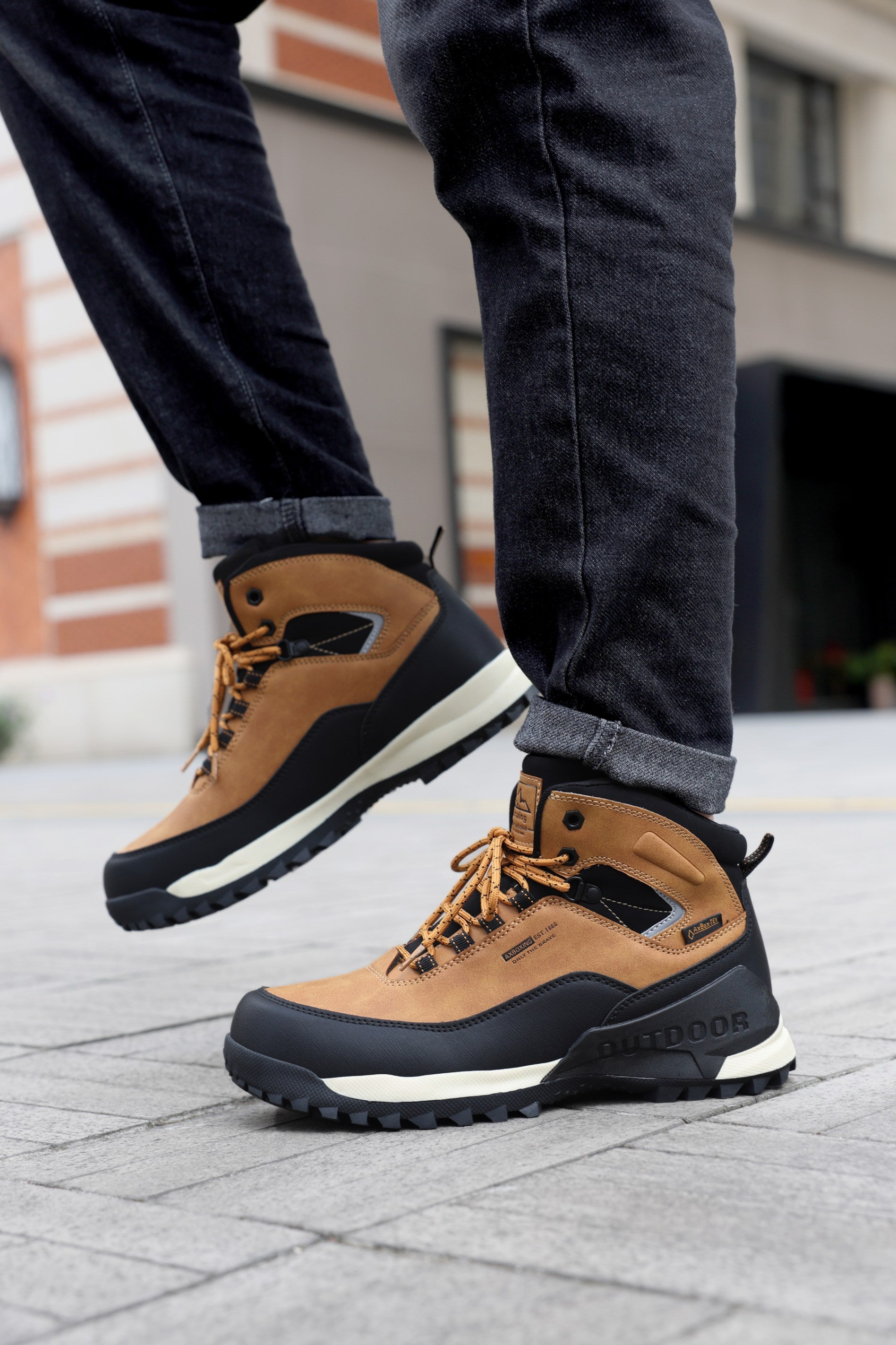 Bocanci Simon Imblaniti pentru Barbati, Piele Ecologica Pemium, Talpa Antiderapanta cu striatii, Caldurosi si Confortabili, Ax Boxing