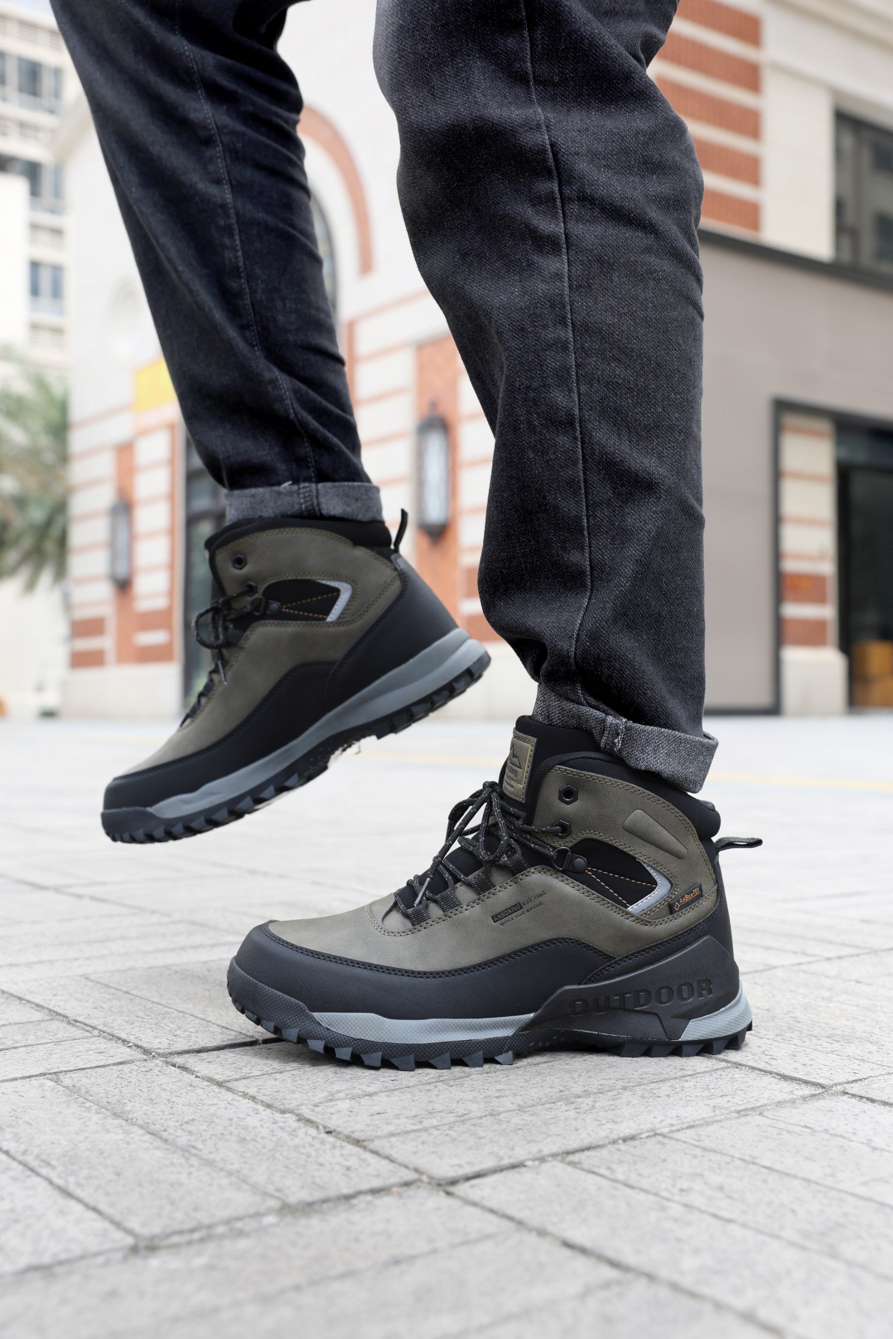 Bocanci Simon Imblaniti pentru Barbati, Piele Ecologica Pemium, Talpa Antiderapanta cu striatii, Caldurosi si Confortabili, Ax Boxing