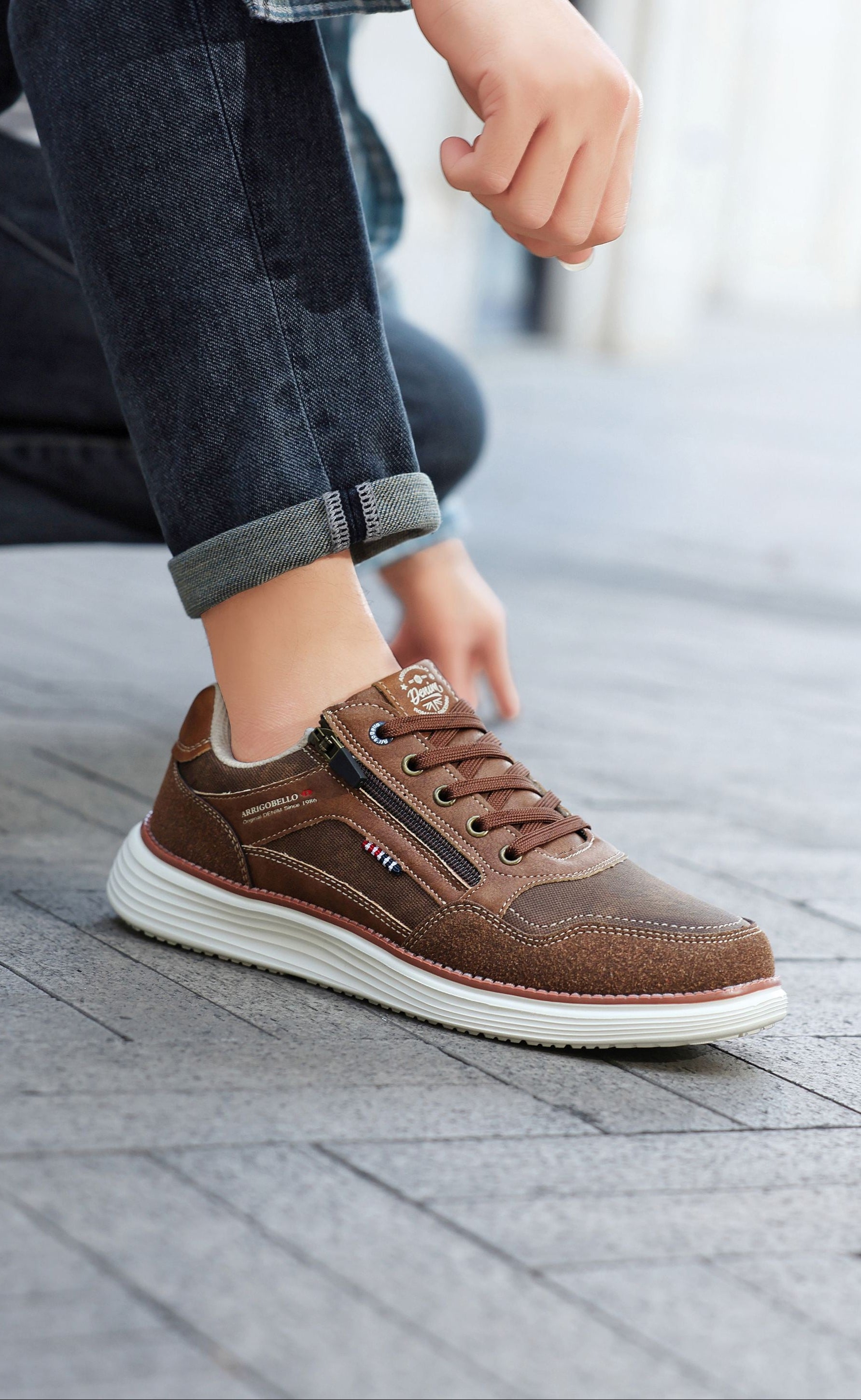 Adidasi casual Bărbați, Model Franco, Piele ecologică, inserții din Piele naturală, Talpă ușoară din Spumă, fermoar funcțional, Arrigo Bello,Maro