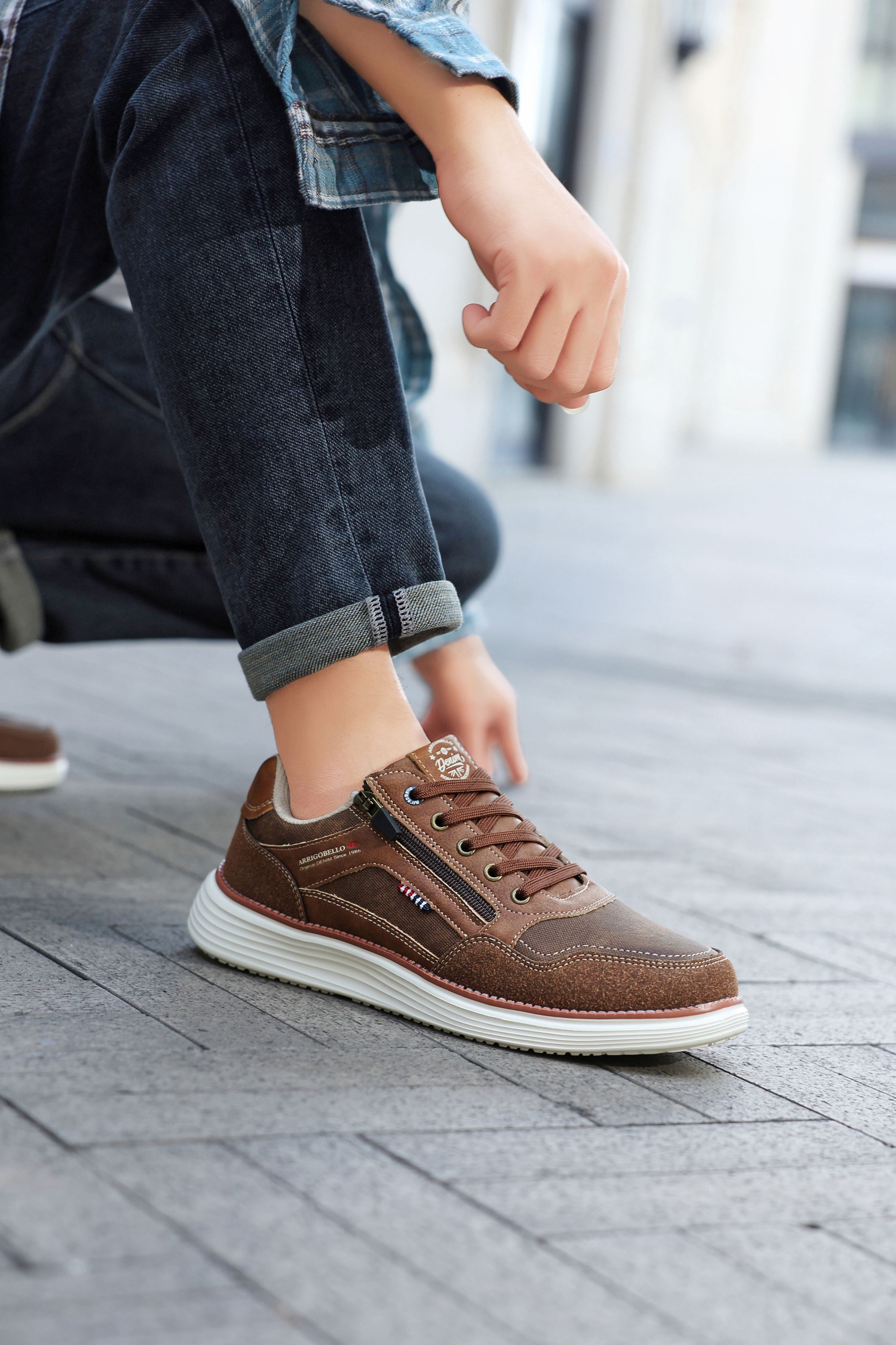 Adidasi casual Bărbați, Model Franco, Piele ecologică, inserții din Piele naturală, Talpă ușoară din Spumă, fermoar funcțional, Arrigo Bello,Maro