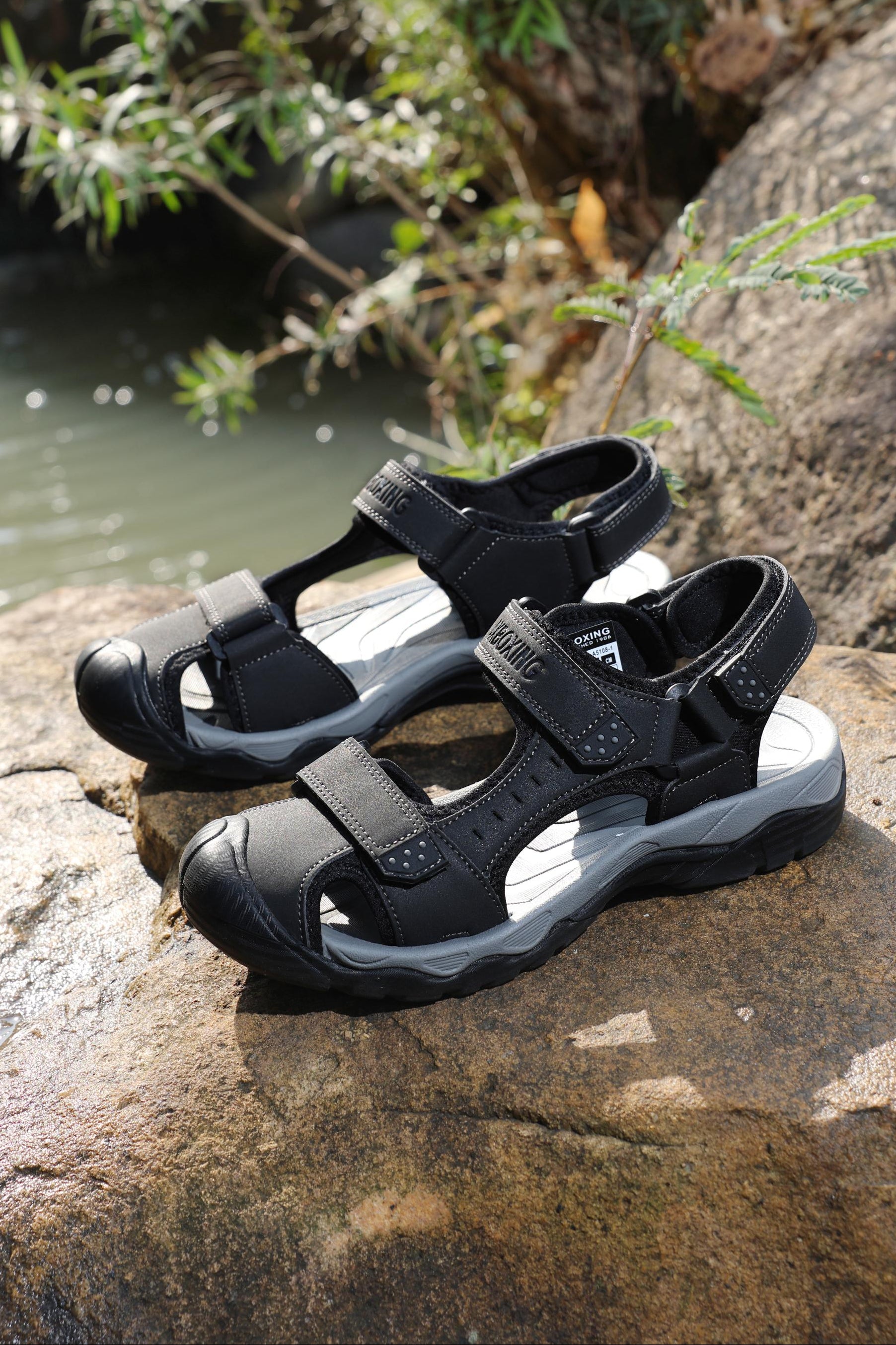 Sandale pentru Barbati, Model Silas, din Piele Ecologica Premium,Inchidere arici, Protectie Degete,Talpa usoara, Ax Boxing,Negru
