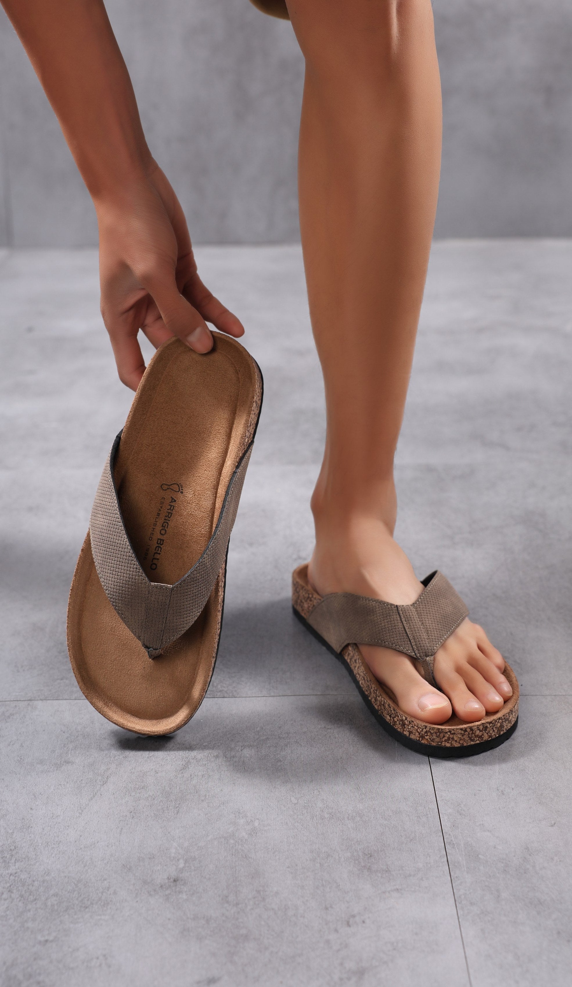 Papuci Casual pentru Barbați, Model Felix, Materiale Premium, Talpa Ergonomica, Confort sporit, Maro, Arrigo Bello