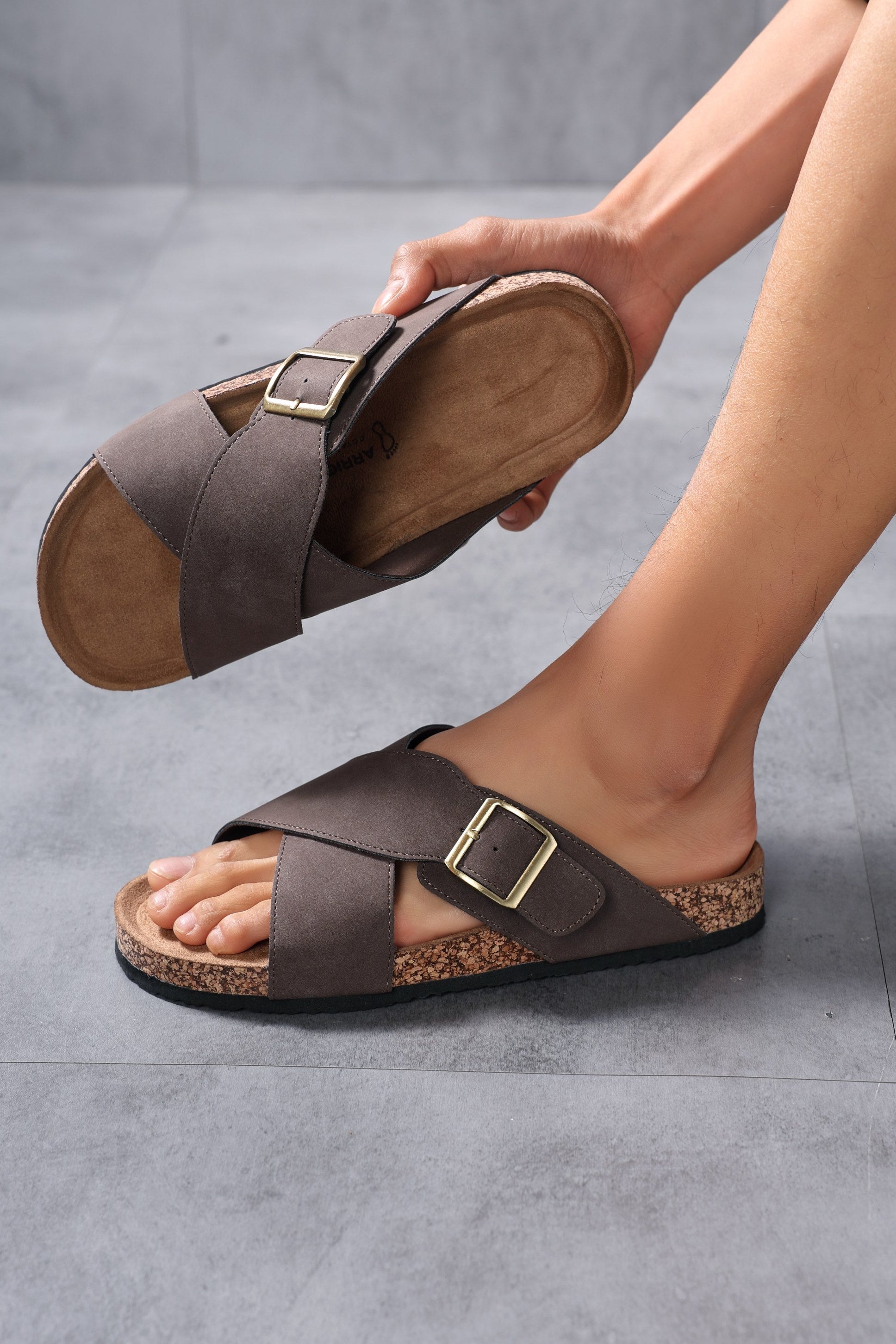 Papuci pentru Bărbați, Model Milo, Talpă Ergonomica, Stil Casual, Confort Premium, Arrigo Bello, Maro