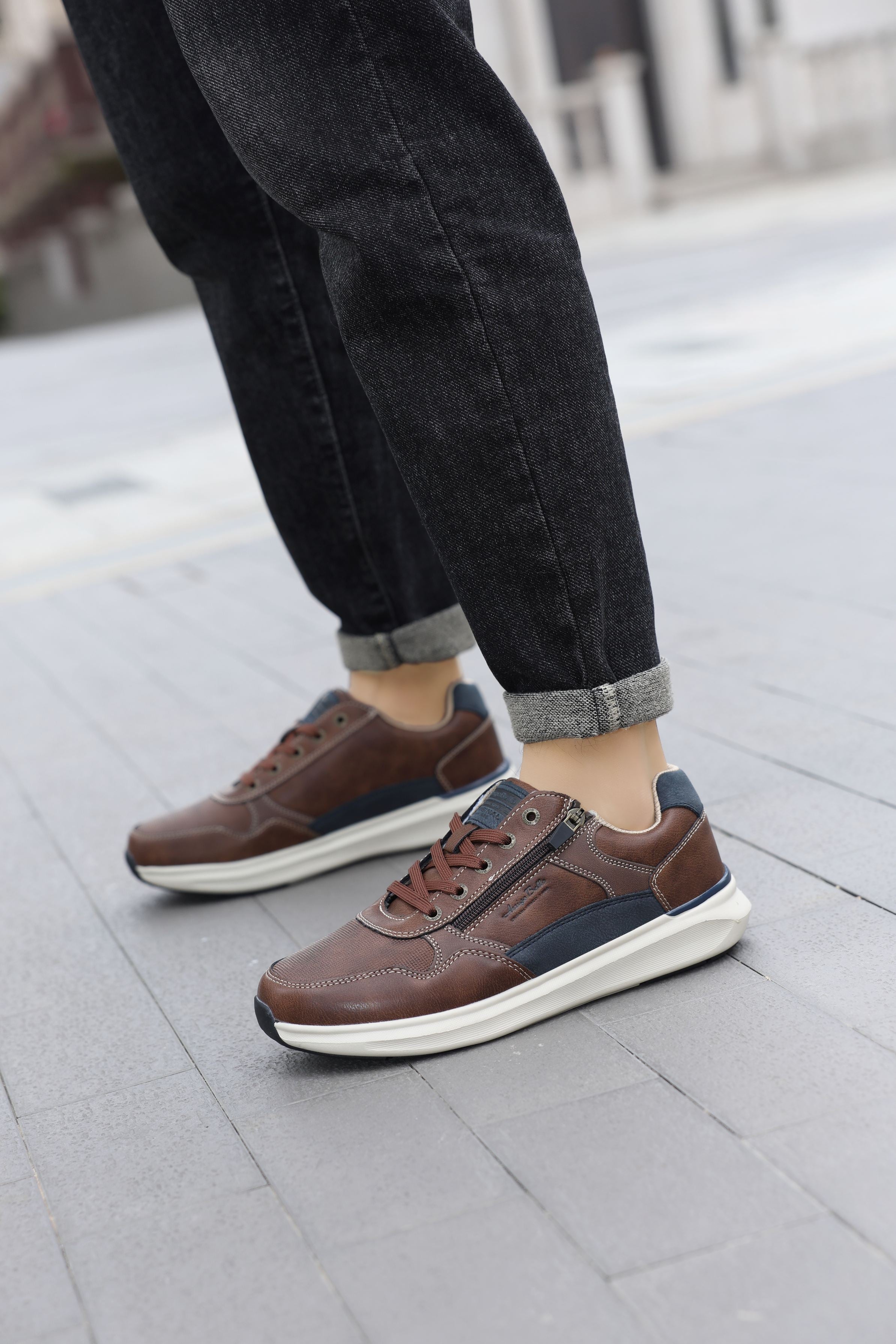 Adidasi casual-sport pentru Barbati, Model Soren, Talpa usoara de spuma, Piele ecologica, Fermoar functional, Arrigo Bello, Maro