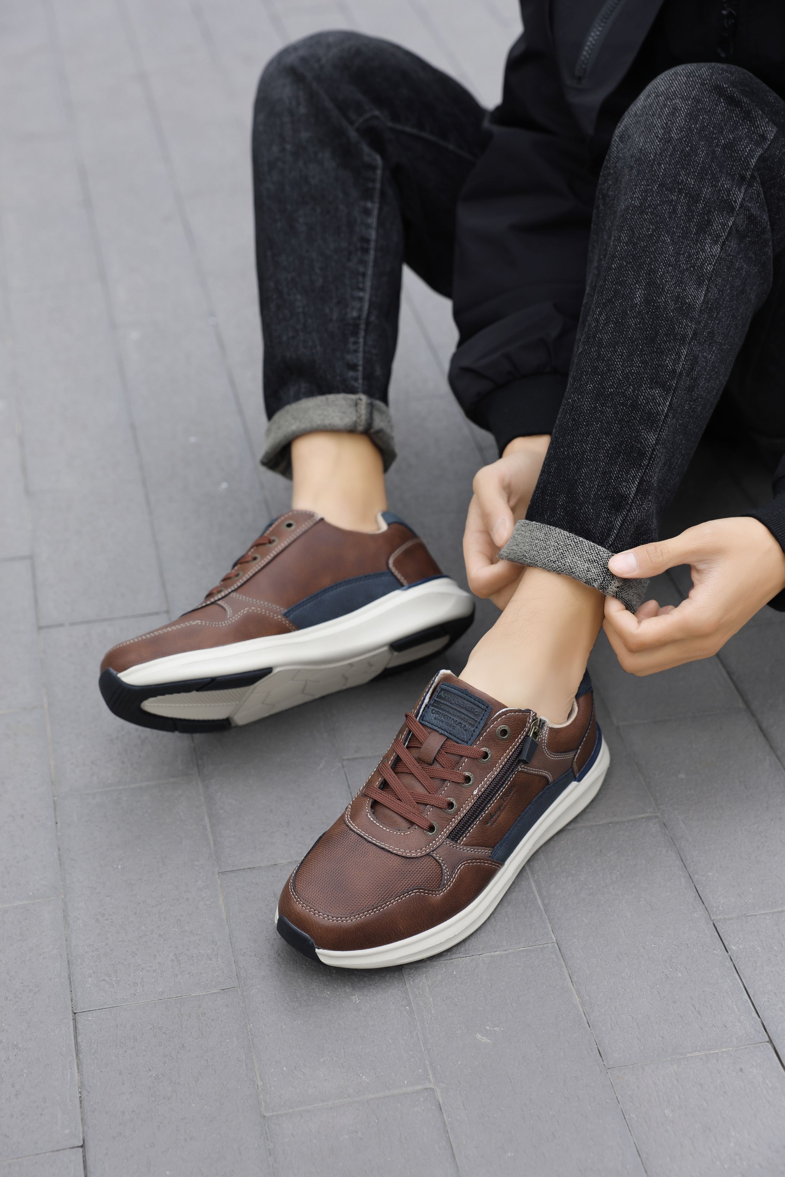 Adidasi casual-sport pentru Barbati, Model Soren, Talpa usoara de spuma, Piele ecologica, Fermoar functional, Arrigo Bello, Maro