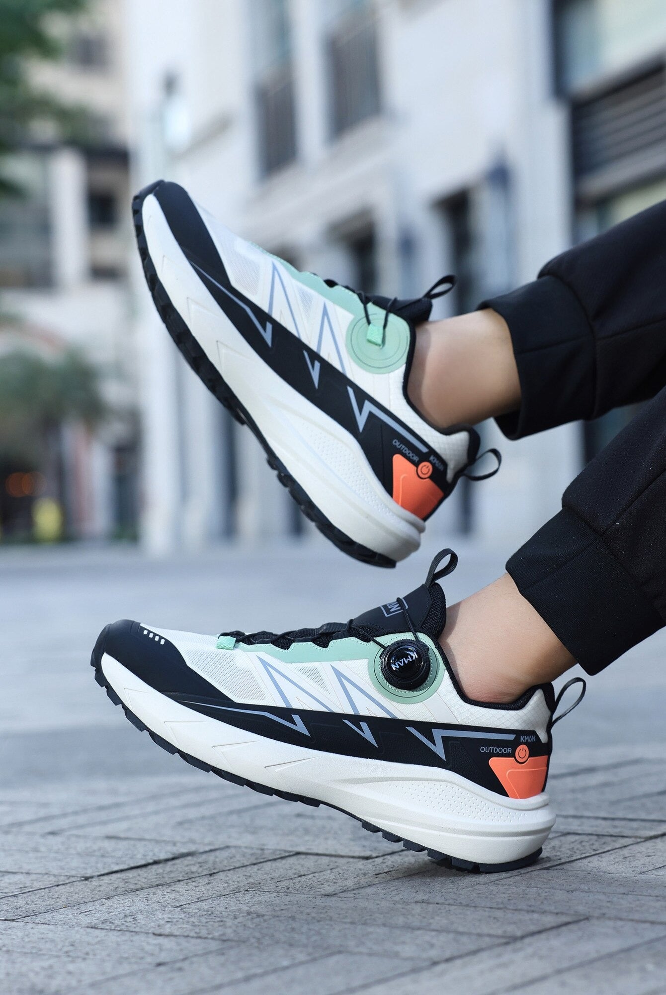 Adidași sport pentru Bărbați, Model Mavo, Sistem de închidere rotativ, Talpă cu crampoane, Panza subtire respirabila, Ultra Usori, KMAN,Alb