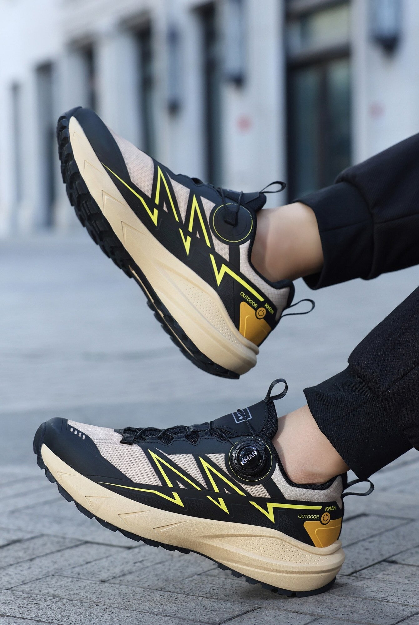 Adidași sport pentru Bărbați, Model Mavo, Sistem de închidere rotativ, Talpă cu crampoane, Panza subtire respirabila, Ultra Usori, KMAN,Alb