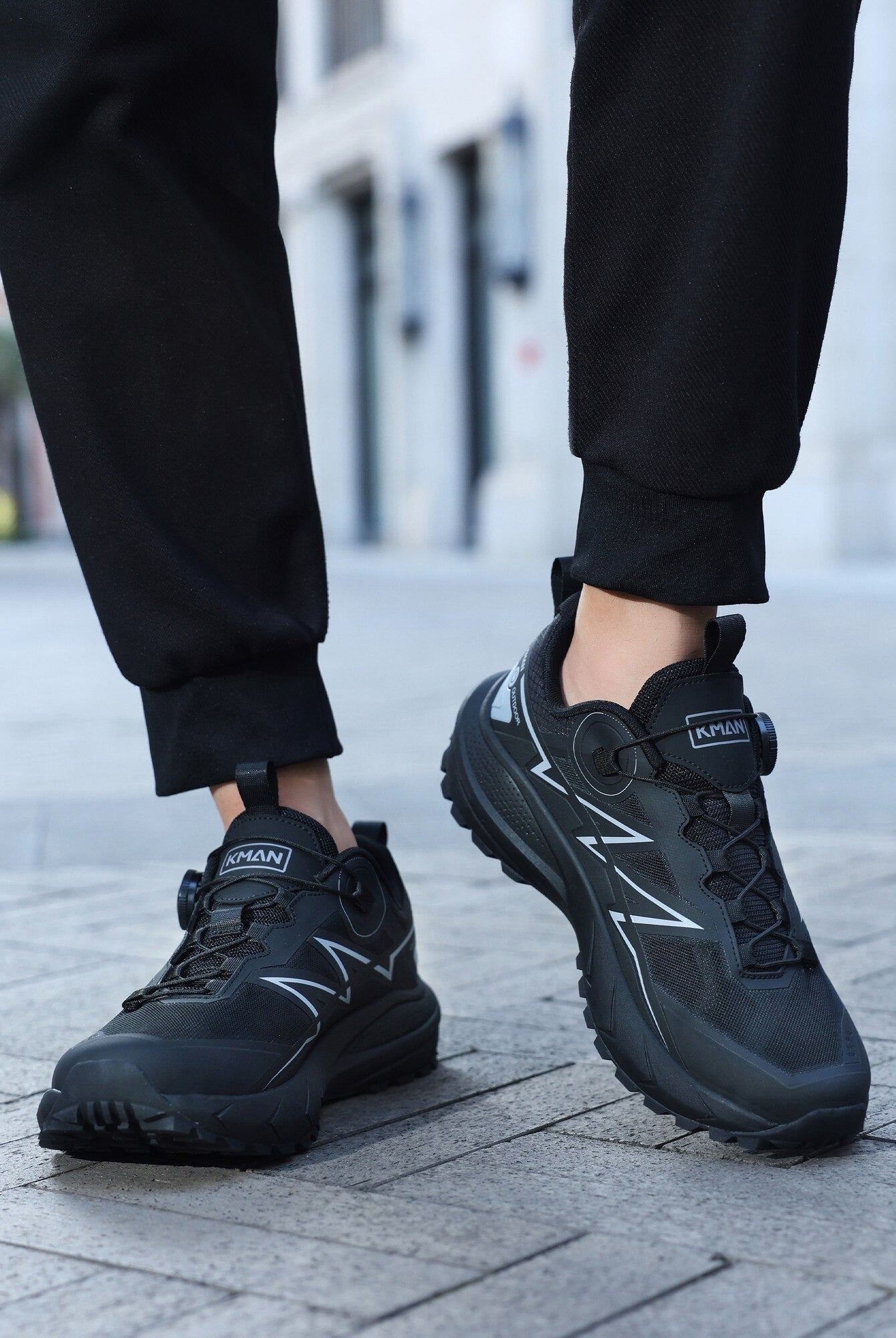Adidași sport pentru Bărbați, Model Mavo, Sistem de închidere rotativ, Talpă cu crampoane, Panza subtire respirabila, Ultra Usori, KMAN, Negru