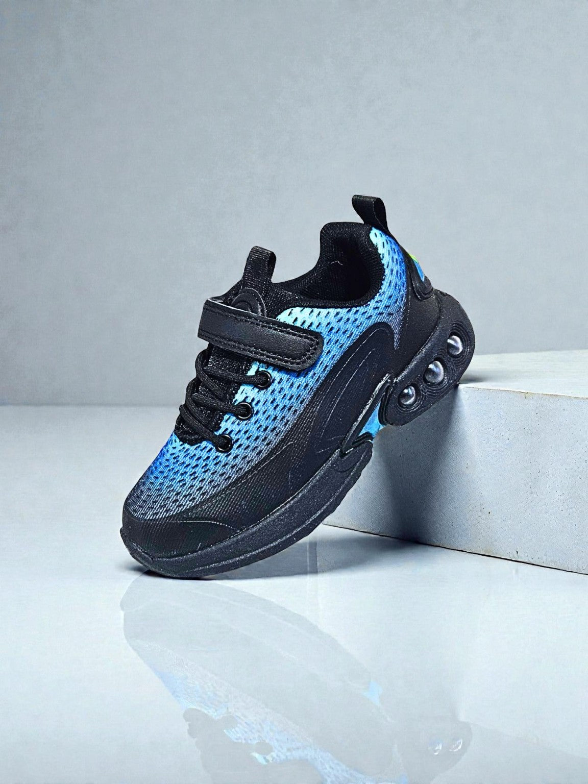 Adidași sport pentru copii, Model Arino, Talpă ușoară, Material textil pânzat, Inchidere cu arici și șiret elastic