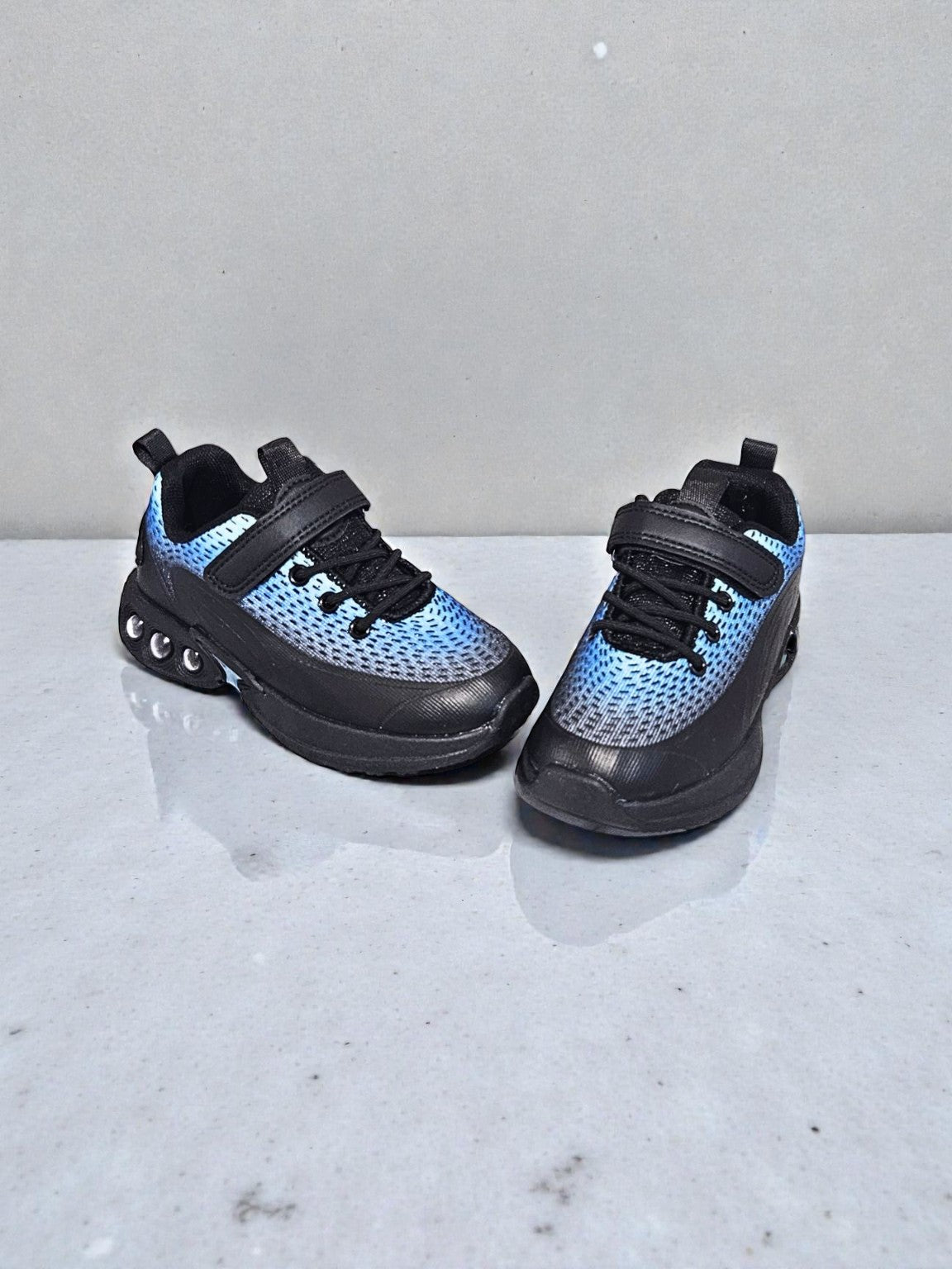 Adidași sport pentru copii, Model Arino, Talpă ușoară, Material textil pânzat, Inchidere cu arici și șiret elastic