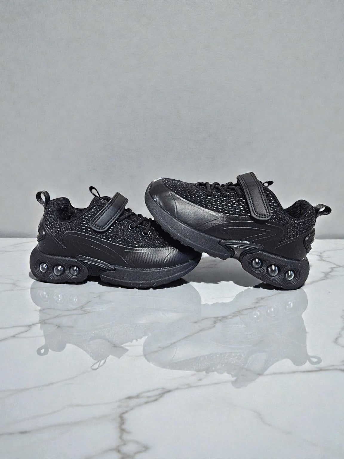 Adidași sport pentru copii, Model Arino, Talpă ușoară, Material textil pânzat, Inchidere cu arici și șiret elastic